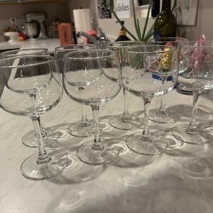Elegant Clear Wine Glass Set